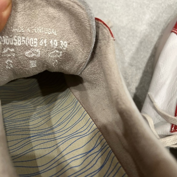 [39/8-8.5] Softinos Women Red and White Low Top Lace Up Sneakers EUC - Picture 9 of 10